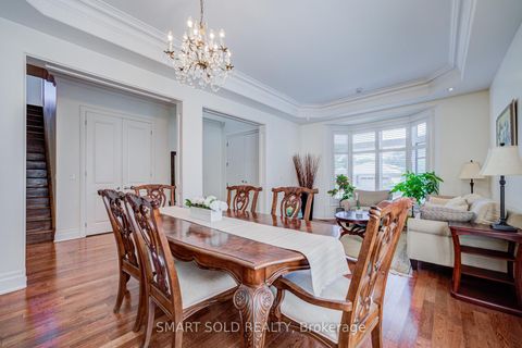 Photo 7 at 6 Brill Crescent, Newtonbrook West, Toronto