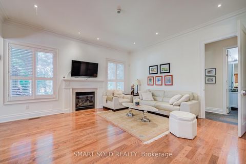 Photo 10 at 6 Brill Crescent, Newtonbrook West, Toronto