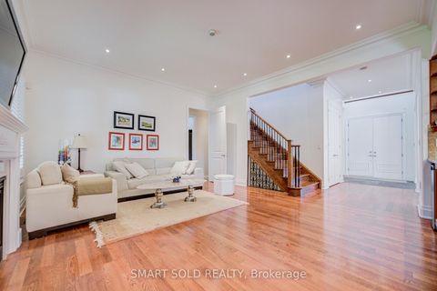 Photo 11 at 6 Brill Crescent, Newtonbrook West, Toronto