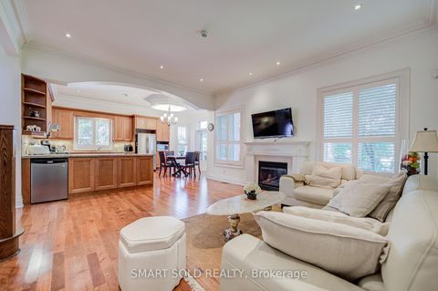 Photo 12 at 6 Brill Crescent, Newtonbrook West, Toronto