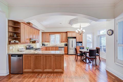 Photo 13 at 6 Brill Crescent, Newtonbrook West, Toronto