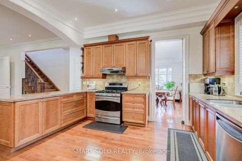 Photo 16 at 6 Brill Crescent, Newtonbrook West, Toronto