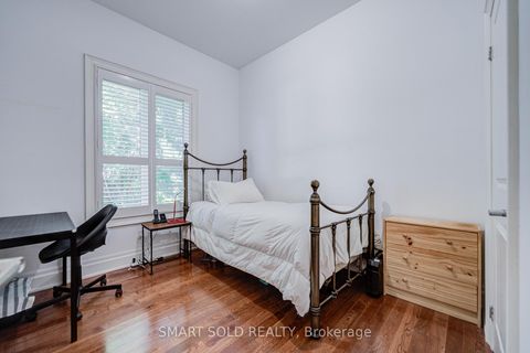 Photo 19 at 6 Brill Crescent, Newtonbrook West, Toronto