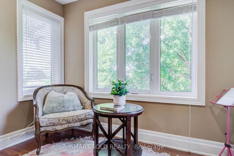 Photo 23 at 6 Brill Crescent, Newtonbrook West, Toronto