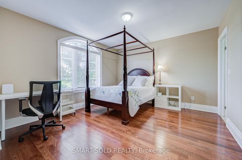 Photo 27 at 6 Brill Crescent, Newtonbrook West, Toronto