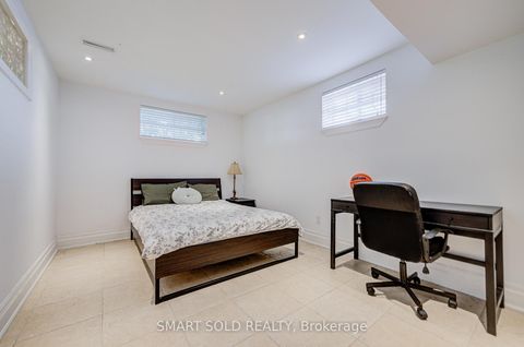 Photo 34 at 6 Brill Crescent, Newtonbrook West, Toronto