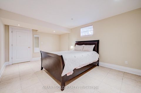 Photo 35 at 6 Brill Crescent, Newtonbrook West, Toronto