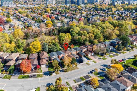 Photo 2 at 125 Kersey Crescent, North Richvale, Richmond Hill