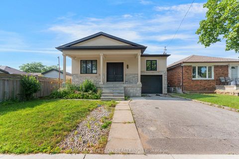 Photo 0 at 32 Bradfield Avenue W, City Centre West, Toronto