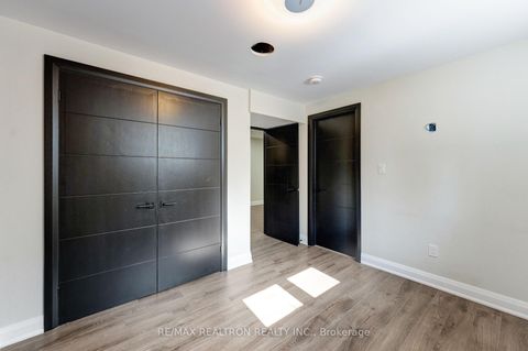Photo 2 at 32 Bradfield Avenue W, City Centre West, Toronto