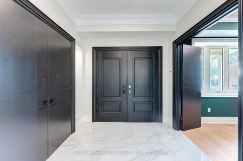 Photo 3 at 32 Bradfield Avenue W, City Centre West, Toronto