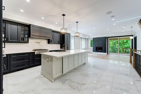 Photo 4 at 32 Bradfield Avenue W, City Centre West, Toronto