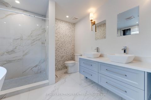 Photo 7 at 32 Bradfield Avenue W, City Centre West, Toronto