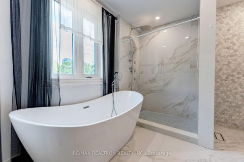 Photo 8 at 32 Bradfield Avenue W, City Centre West, Toronto