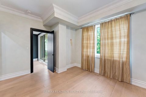 Photo 19 at 32 Bradfield Avenue W, City Centre West, Toronto