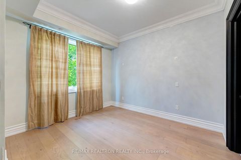 Photo 20 at 32 Bradfield Avenue W, City Centre West, Toronto