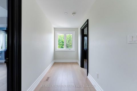 Photo 21 at 32 Bradfield Avenue W, City Centre West, Toronto