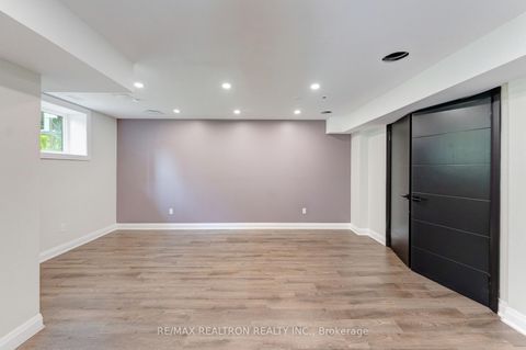Photo 22 at 32 Bradfield Avenue W, City Centre West, Toronto