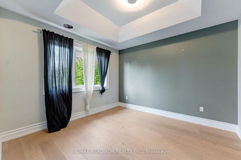Photo 24 at 32 Bradfield Avenue W, City Centre West, Toronto