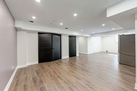 Photo 36 at 32 Bradfield Avenue W, City Centre West, Toronto