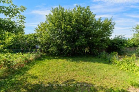 Photo 48 at 32 Bradfield Avenue W, City Centre West, Toronto
