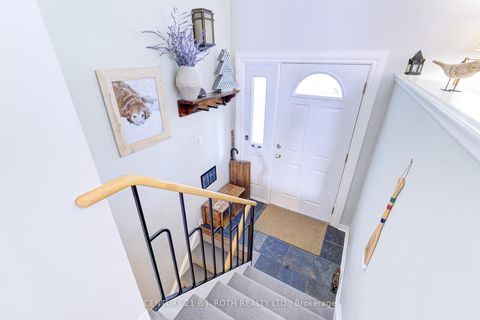 Photo 2 at 109 Wincott Drive, The Westway, Toronto