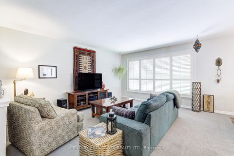Photo 3 at 109 Wincott Drive, The Westway, Toronto