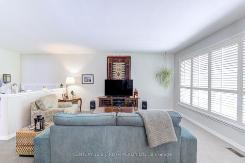 Photo 4 at 109 Wincott Drive, The Westway, Toronto