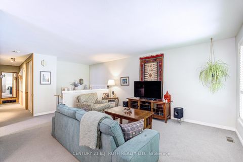 Photo 5 at 109 Wincott Drive, The Westway, Toronto