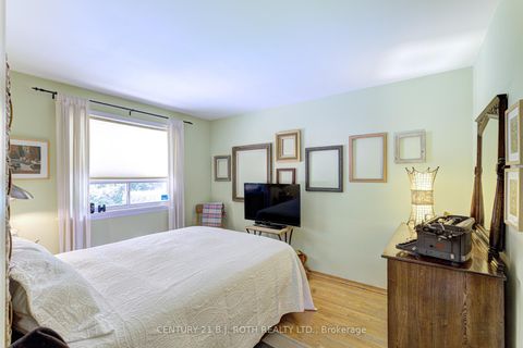 Photo 18 at 109 Wincott Drive, The Westway, Toronto