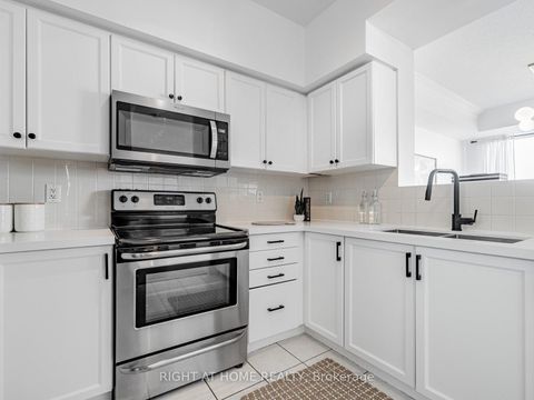 Photo 3 at RG1 - 1 Clairtrell Road, Willowdale East, Toronto