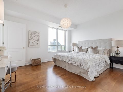 Photo 12 at RG1 - 1 Clairtrell Road, Willowdale East, Toronto