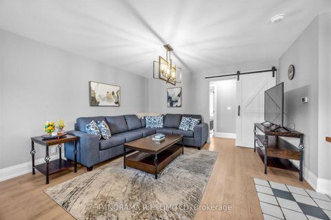 Photo 4 at 14 Agar Crescent, City Centre West, Toronto