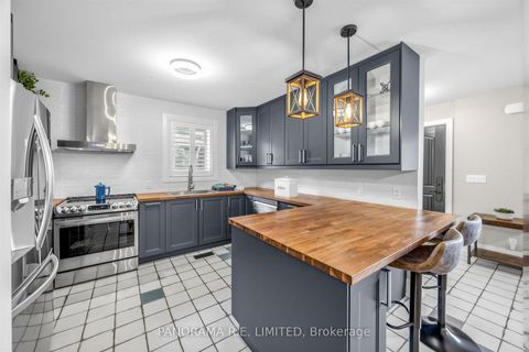 Photo 7 at 14 Agar Crescent, City Centre West, Toronto