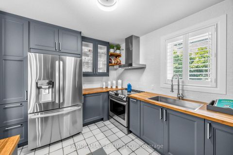 Photo 9 at 14 Agar Crescent, City Centre West, Toronto