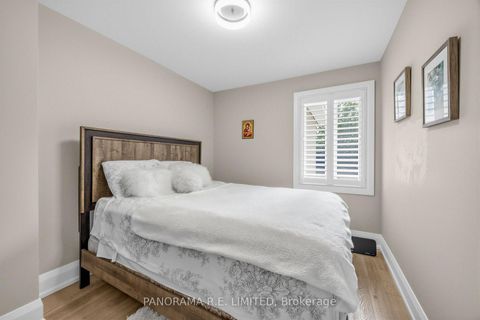 Photo 13 at 14 Agar Crescent, City Centre West, Toronto