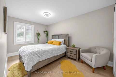 Photo 14 at 14 Agar Crescent, City Centre West, Toronto