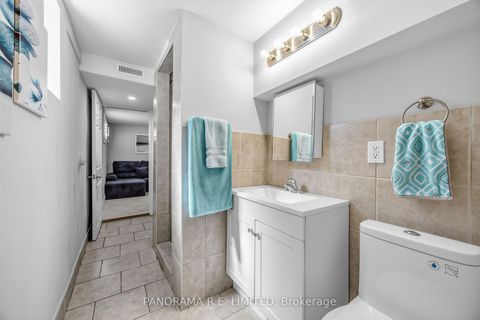 Photo 22 at 14 Agar Crescent, City Centre West, Toronto