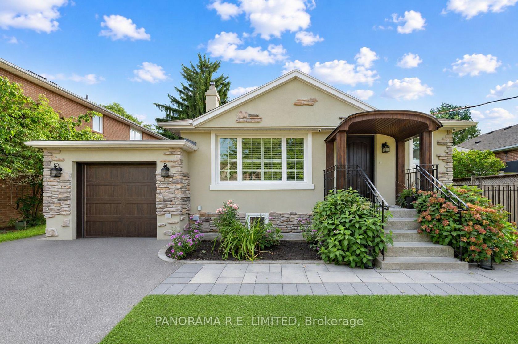 14 Agar Crescent, City Centre West, Toronto 