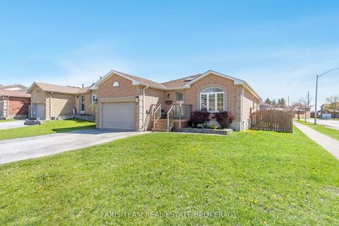 Photo 2 at 57 Wessenger Drive, Holly, Barrie