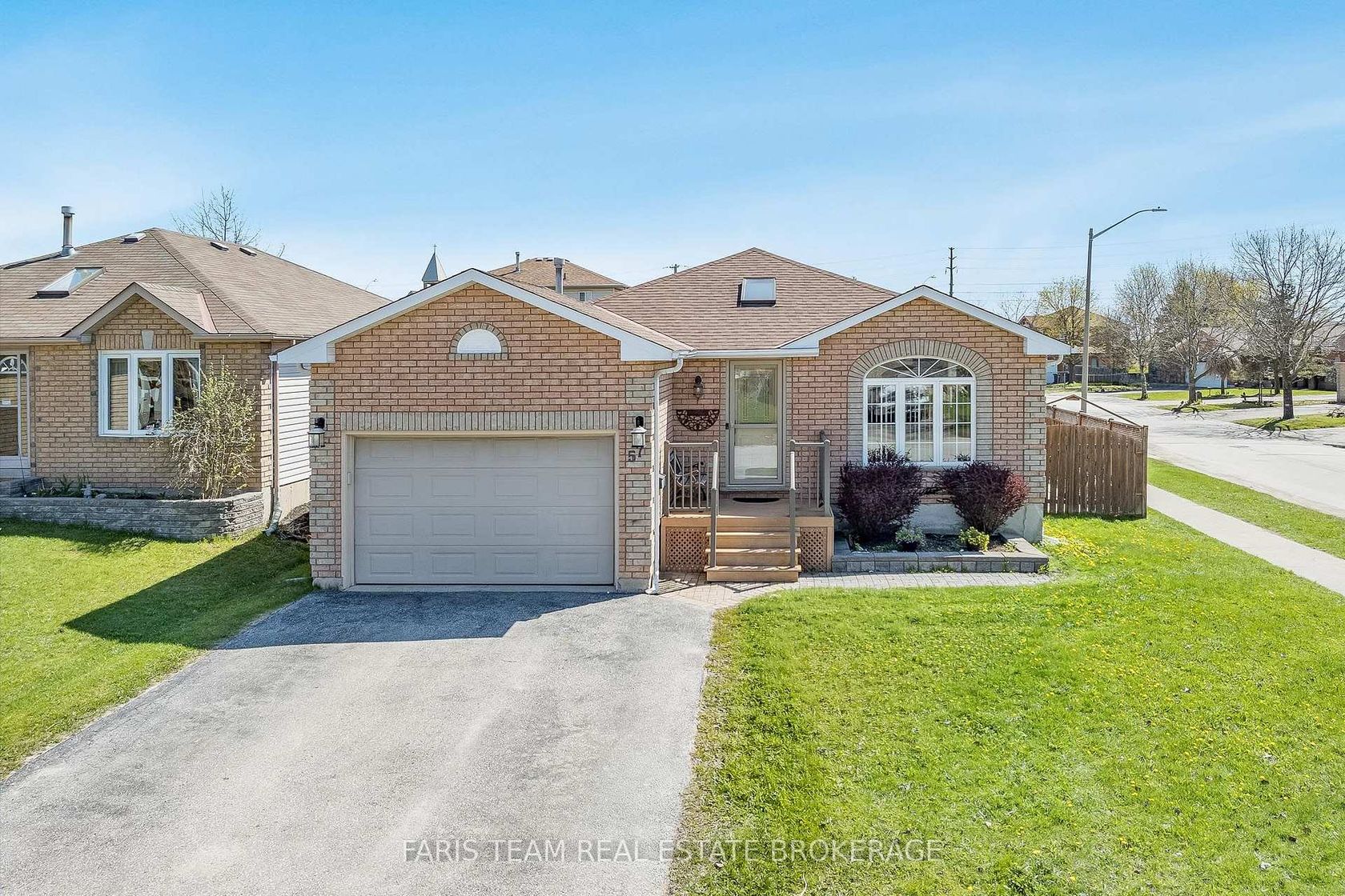 57 Wessenger Drive, Holly, Barrie photo 3
