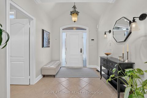 Photo 2 at 66 Sanremo Court, West Woodbridge, Vaughan