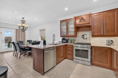 Photo 7 at 66 Sanremo Court, West Woodbridge, Vaughan