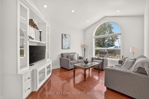 Photo 10 at 66 Sanremo Court, West Woodbridge, Vaughan