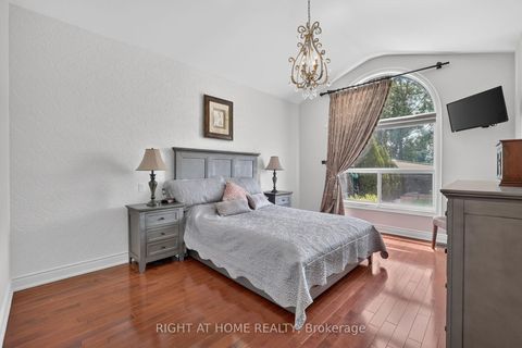 Photo 12 at 66 Sanremo Court, West Woodbridge, Vaughan