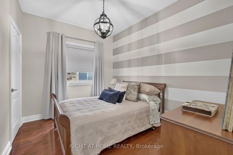 Photo 15 at 66 Sanremo Court, West Woodbridge, Vaughan