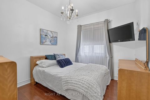 Photo 16 at 66 Sanremo Court, West Woodbridge, Vaughan
