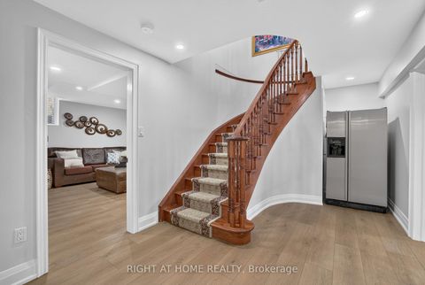 Photo 19 at 66 Sanremo Court, West Woodbridge, Vaughan