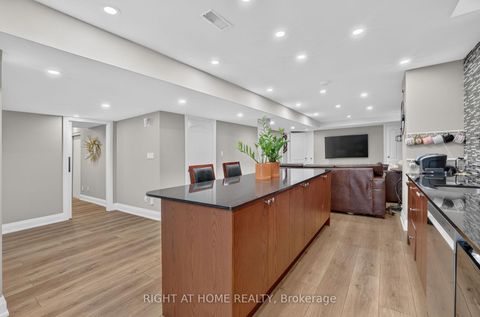 Photo 28 at 66 Sanremo Court, West Woodbridge, Vaughan
