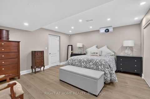 Photo 31 at 66 Sanremo Court, West Woodbridge, Vaughan